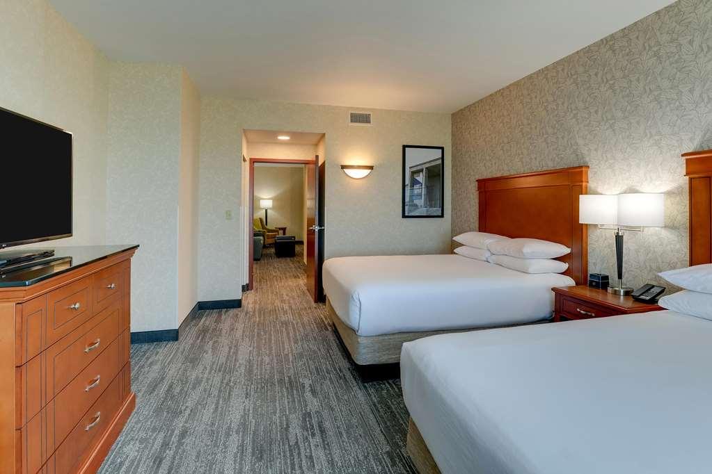 Drury Inn & Suites Independence Kansas City Блу Спрингс Стая снимка